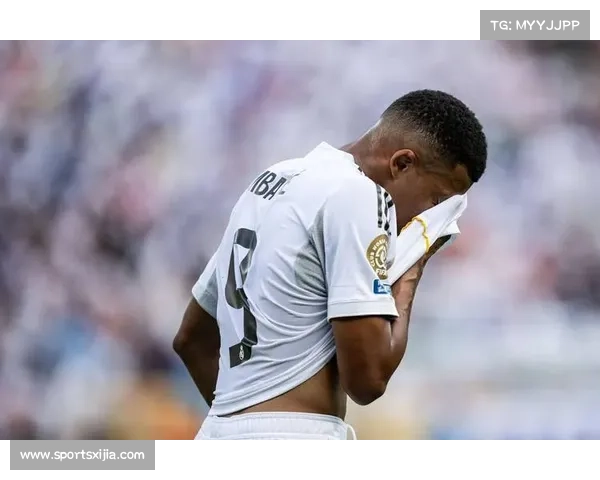 国际足联年度最佳阵容公布：登贝莱、姆巴佩与亚马尔领衔锋线